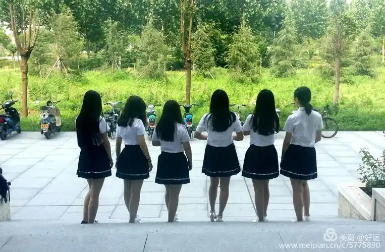 青春靓丽的背影