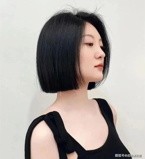 女人到了四五十岁,这6种时尚减龄的短发,让你远离""__