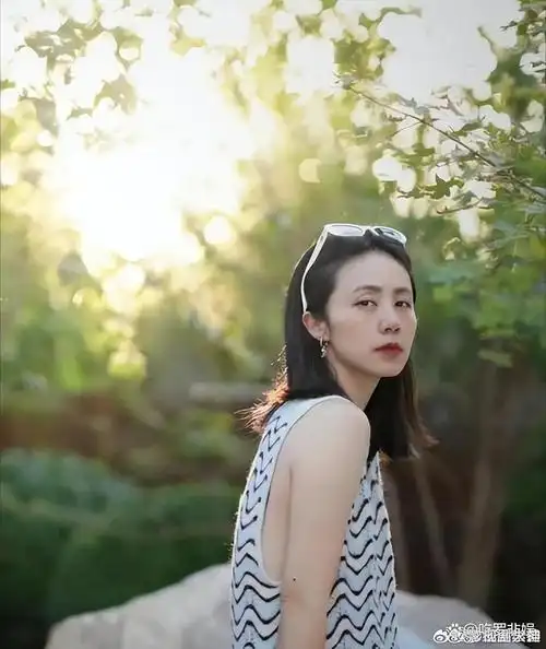 孙莉被黄磊追到手的时候才17岁,看了旧照后,才知道黄磊有多幸福