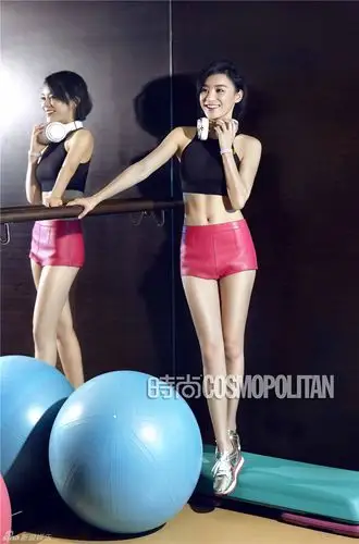 组图:袁姗姗时尚运动大片 美腿马甲线秀不停