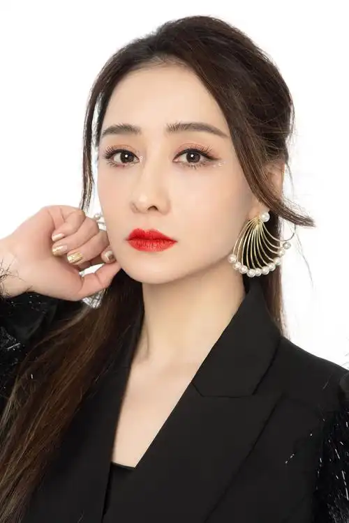 陈德容酷帅造型展现女性力量 新作《山中森林》挑战全新角色