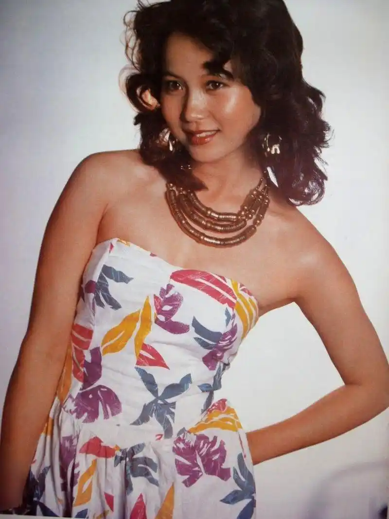 曾在选美比赛中获得"世界亚裔小姐"和"最上镜小姐"的内地演员赵越