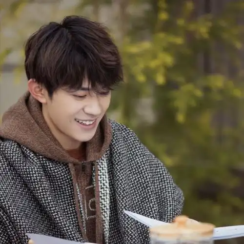 易烊千玺新歌陷落美好##千玺展谋略,烽火. 来自玺1128la - 微博