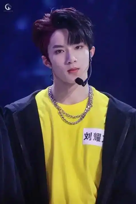 刘耀文太平宽肩 会打篮球 学习好 会唱歌 会跳舞 一米八 不 - 抖音