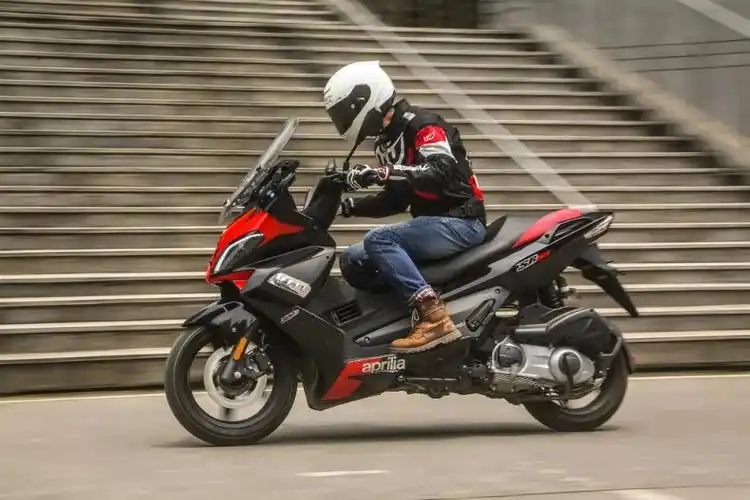 中量级踏板中的弯道王摩信网测评srmax300