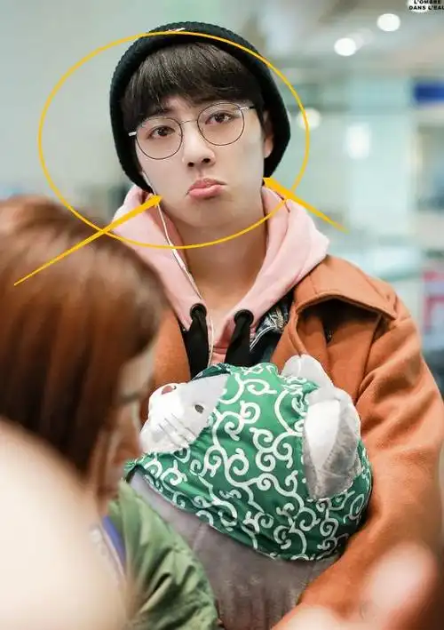 肖战婴儿肥时期生图,颜值虽没现在精致,但胜在笑起来无忧无虑