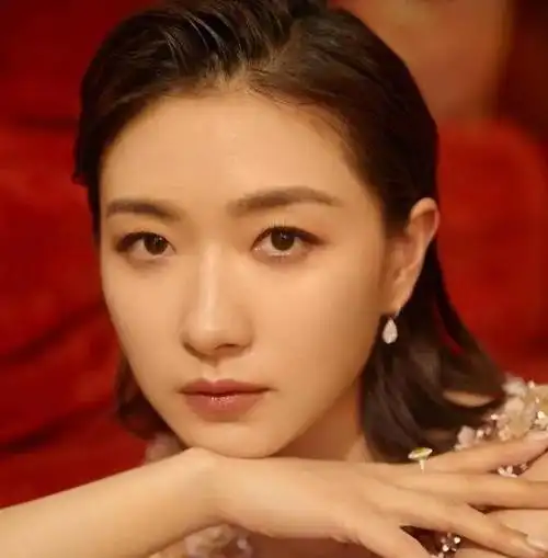 多年龙套走红却官宣生女,女儿生父成谜|万茜|孙红雷|胡歌|演员|张含韵