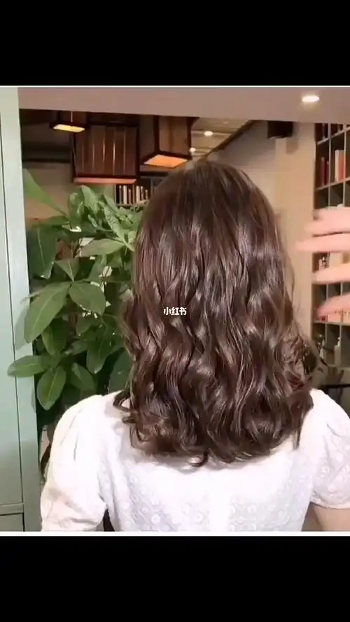 秋冬烫发发型木马卷适合圆脸很减龄的发型