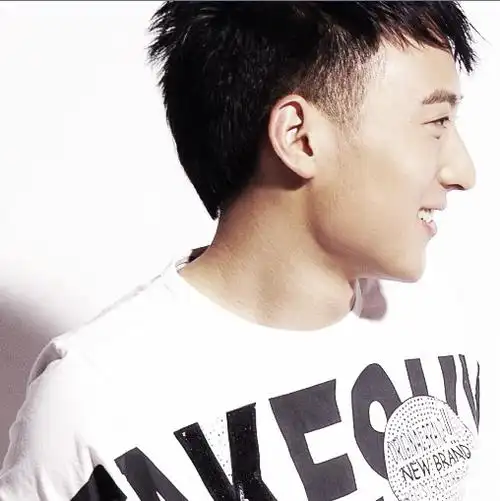 小吴尊水鸿单曲封面照曝光 八月初新歌试听(图)