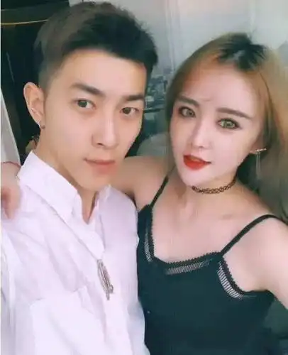 快手小伊伊结婚辛巴264万力压葵儿周周珍二驴散打吓不敢刷