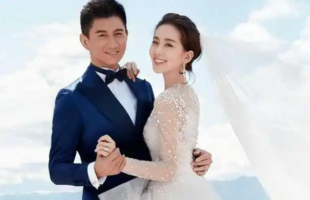 lisa常驻疯马秀跳脱衣舞吴奇隆官宣离婚杨洋用分手洗白