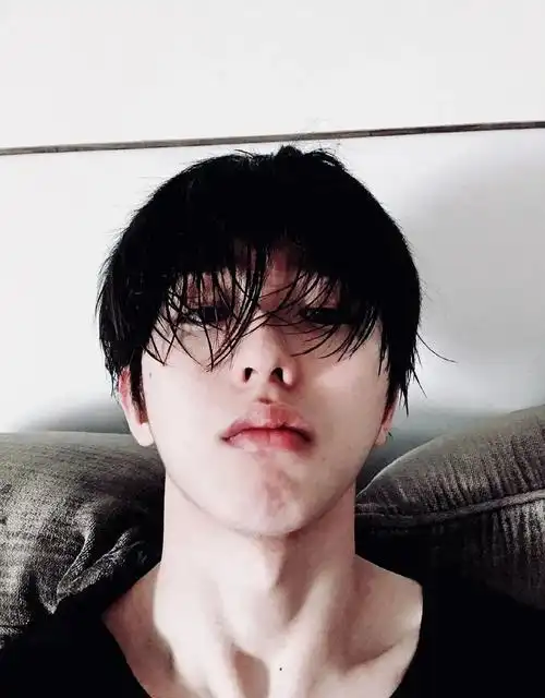 吴亦凡每天都抓的湿发才是潮男必备