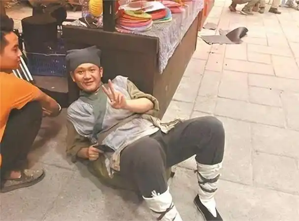 横店20万群演现状:美女成群懒汉遍地,赵丽颖王宝强是他们的信仰