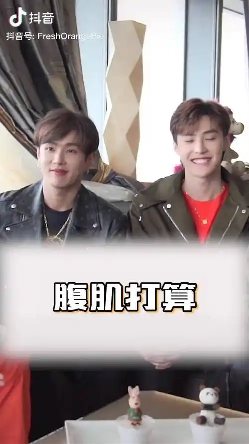 unine李汶翰正是长身体的年纪不需要腹肌是这意思吧哈哈哈uniq李汶翰