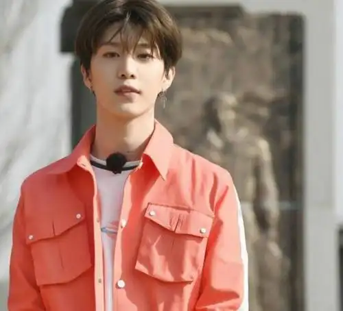 范冰冰比范丞丞大几岁_洪天明17岁和范丞丞17岁照片对比