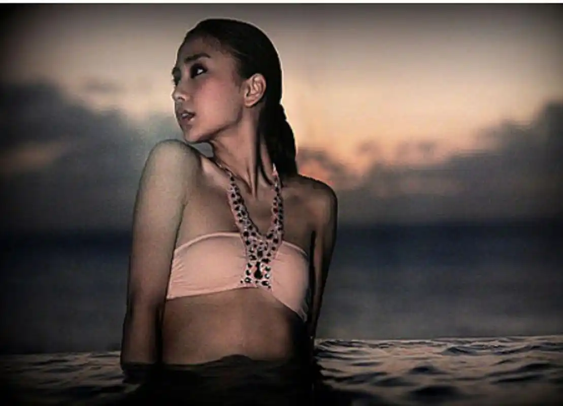 娱乐# #时尚# angelababy早期的时尚泳装写真!