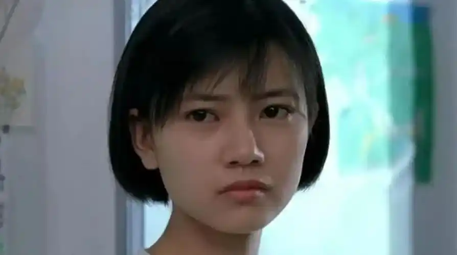 要不然就是在典型的男性电影里当镶边女主,比如《宝贝计划》里的漂亮