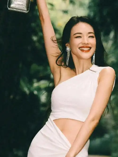 舒淇,身高168cm,体重50kg.