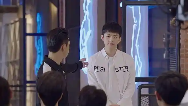 亲爱的热爱的:小米成为kk领队,结果初来乍到,被队员刁难