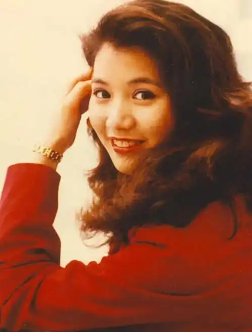 好命的袁咏仪:19岁成名,蝉联金像奖影后,被张智霖独宠30年