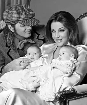 "猫王"女儿首曝双胞胎照(图)