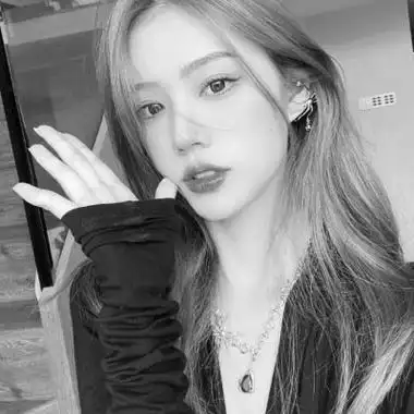 黑白高冷成熟御姐头像图片111张_女生头像_头像屋