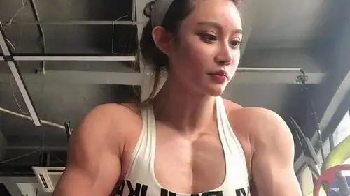医学女博士因一身肌肉网络爆红被称为中国版金刚芭比