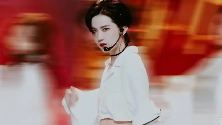 来看看清冷又欲的陆柯燃