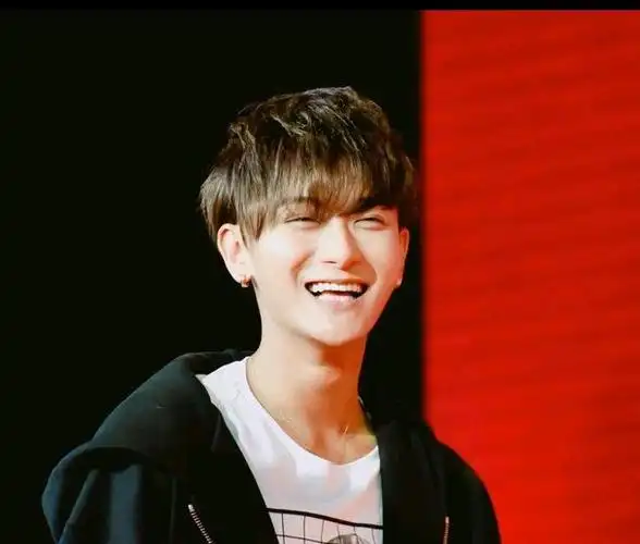 黄子韬:我太想谈恋爱了.我说:27岁不小了,是应该找女朋友了