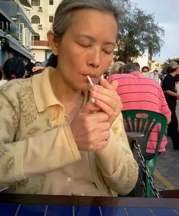 组图:不忍看!昔日玉女港星蓝洁瑛满头白发骂街