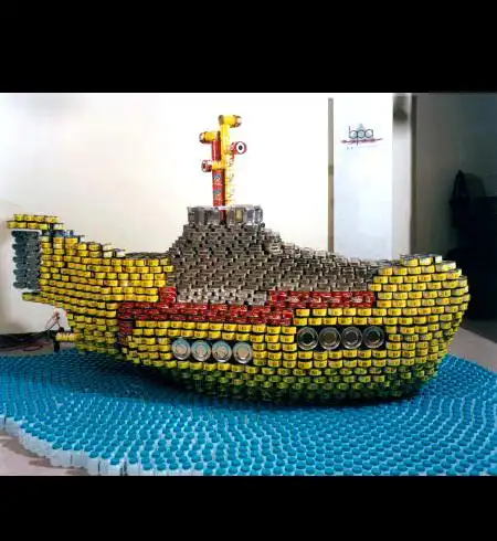 对于创意,人们免疫力一向很弱,eric不例外,用罐头摆造型一贯是火星