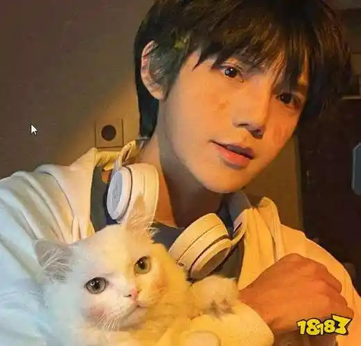 于震2dp演绎年下小奶狗抖音男友系视频