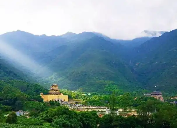 去海丰县莲花山旅游区登山,赏景:海丰县莲花山旅游区是汕尾市的著名