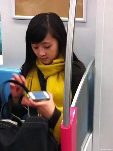 地铁上拍的清纯美女,纯就一个字