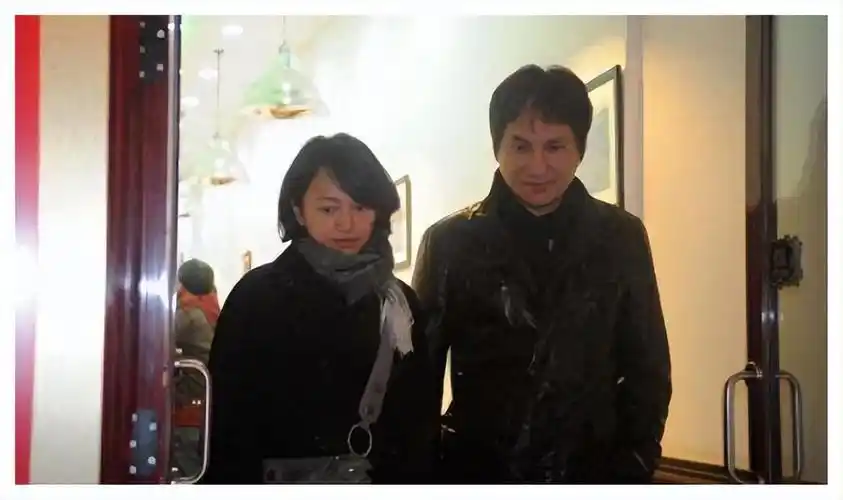 地位仅次于王中磊,王中军两兄弟,张涵予,徐帆,苏有朋等人均是他旗下的