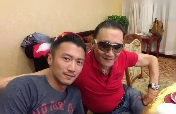 82岁谢贤终获大奖,曾被儿子谢霆锋炫耀奖杯介怀12年_狄波拉_coco_孩子