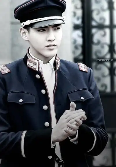 吴亦凡军装look