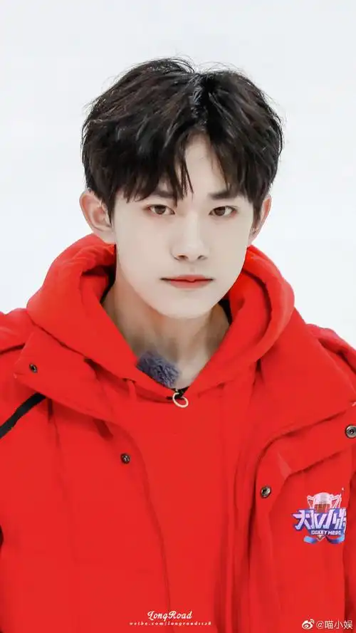 敢留中分的颜值都不低#感受一下易烊千玺中分发型小合集!