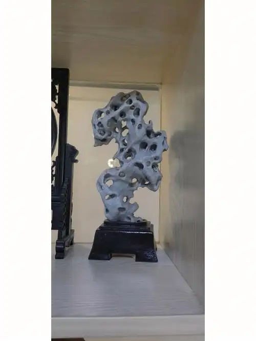 30公分左右高小型太湖石摆件