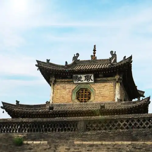 登上门楼远眺,上党古城景色历历在目,远山近水尽收眼底.