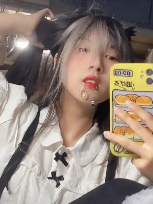 染个白毛你就是现实中的游戏cg