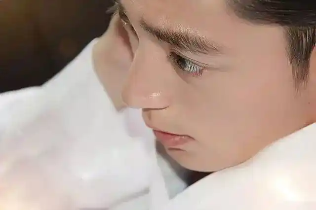 霍建华是睫毛精这件事情啊,实在是因为霍建华的眼睫毛太长,太漂酿