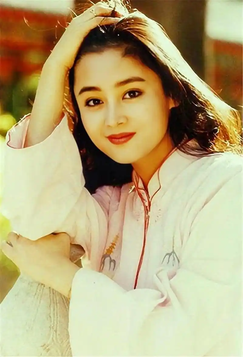陈红年轻时的照片,真的一直是我们心目中清新美丽的嫦娥姐姐啊