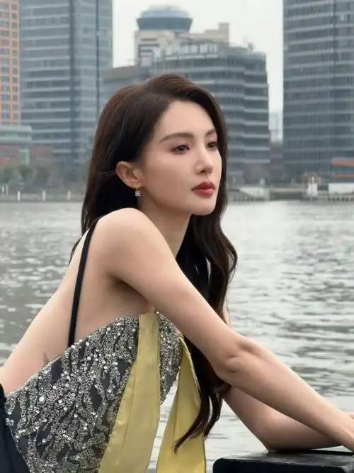 金晨,1990年9月5日出生于山东省济南市,中国内地影视女演员,毕