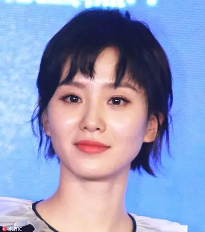 生活超市  step2:在发际线两侧靠近太阳穴鬓角,颧骨下方凹陷位置,以及