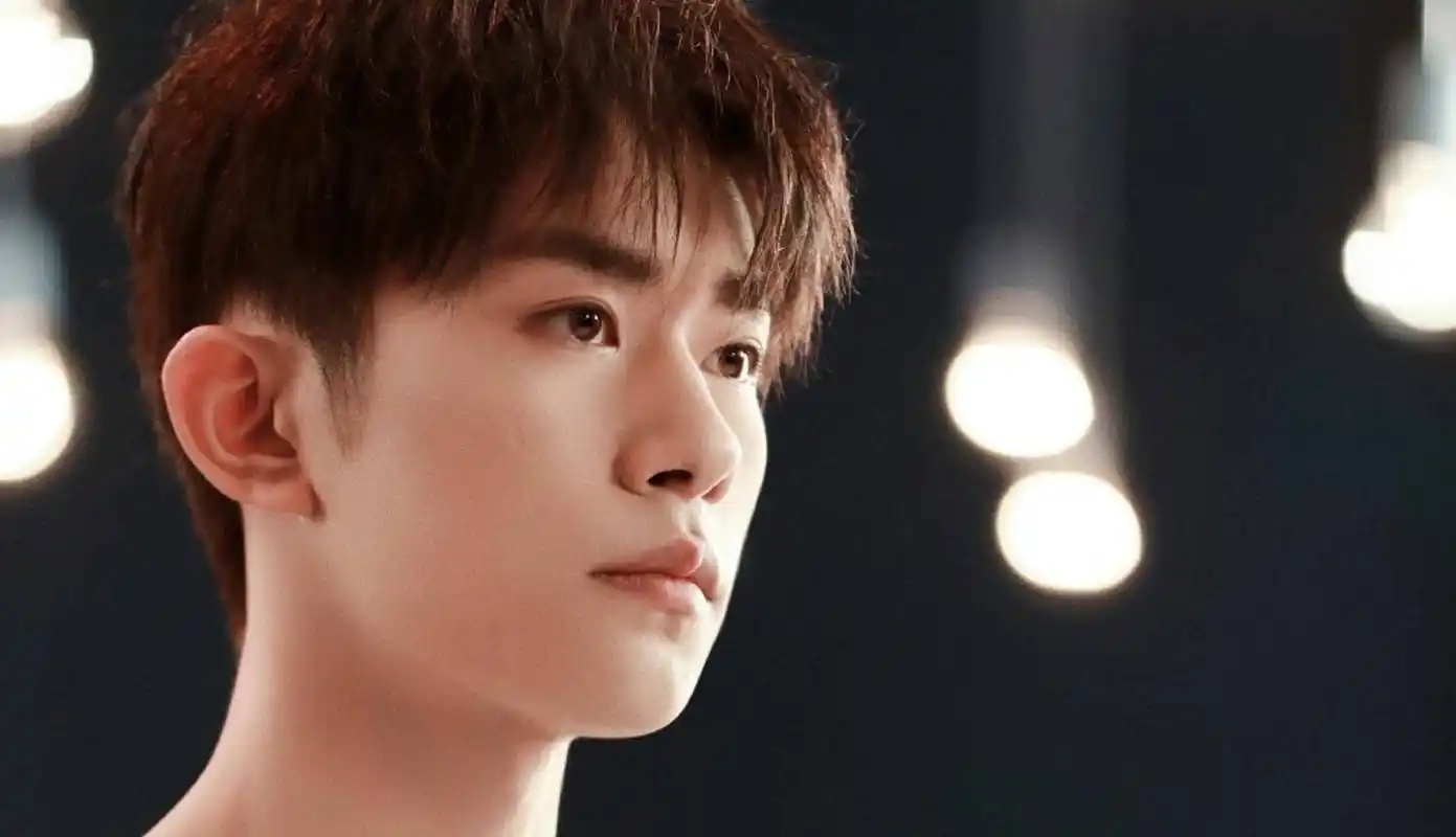 原创易烊千玺生图曝光却被质疑太素人背后原因让人意外