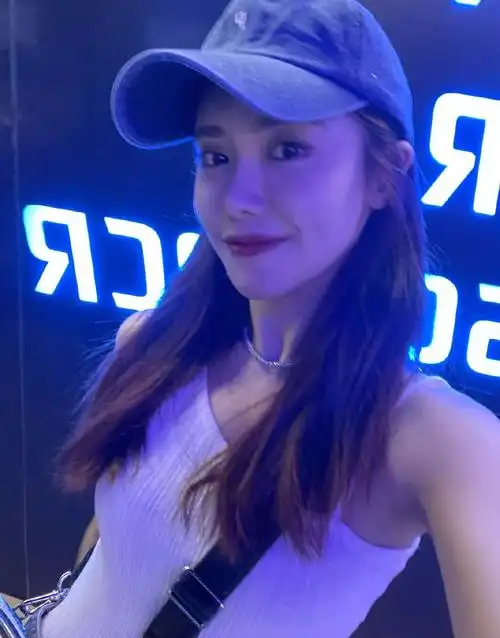 湖人赢球后美娜晒了一组靓照保罗的账号竟然被盗了