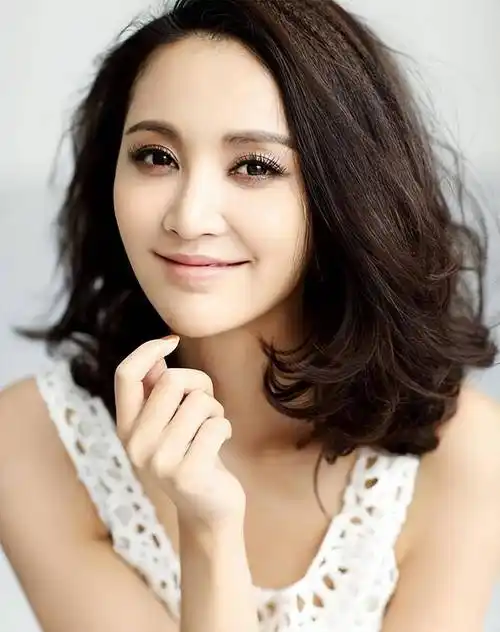 张歆艺:3段感情2次婚姻,跟前夫的婚礼还邀请了二婚丈夫袁弘