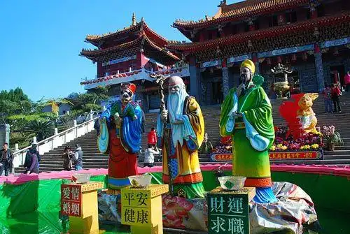 文武庙前的福禄寿三星