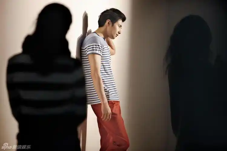 【2012.07.12】【明星】韩国型男元斌服饰写真简洁时尚